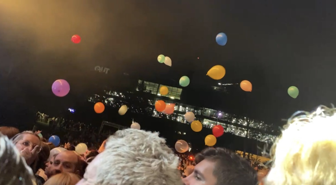 Balloons between Sleep Token and BMTH set